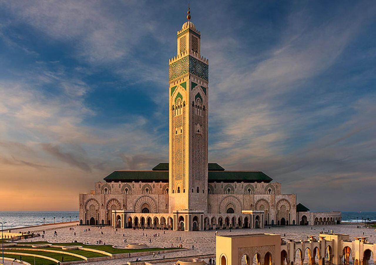 Modern Apartment Opposite The Hassan2 Mosque, Very Well Equipped And Stylish, 85 M2 With Gym And Direct Sea View With Underground Garage , Prohibits Unmarried Couples Of Arab Origin Casablanca Kültér fotó